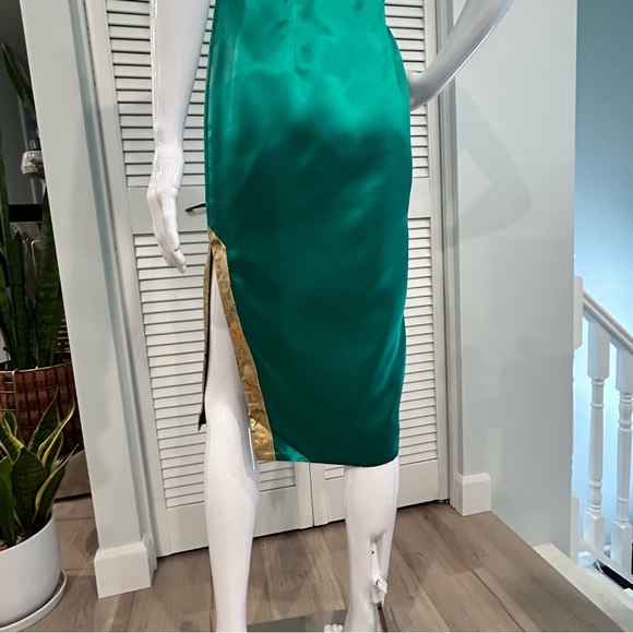 Vintage Emeral Green Silk Qipao (Cheongsam) - Picture 7 of 16